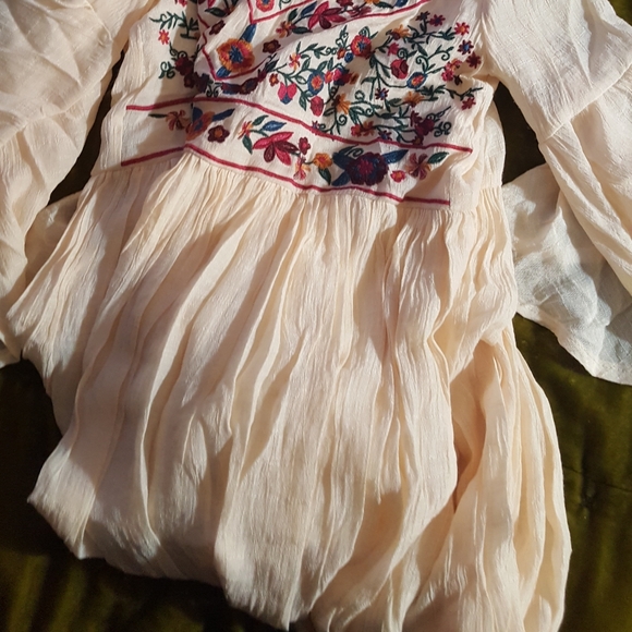 Comfortable embroidery dress - Picture 4 of 5